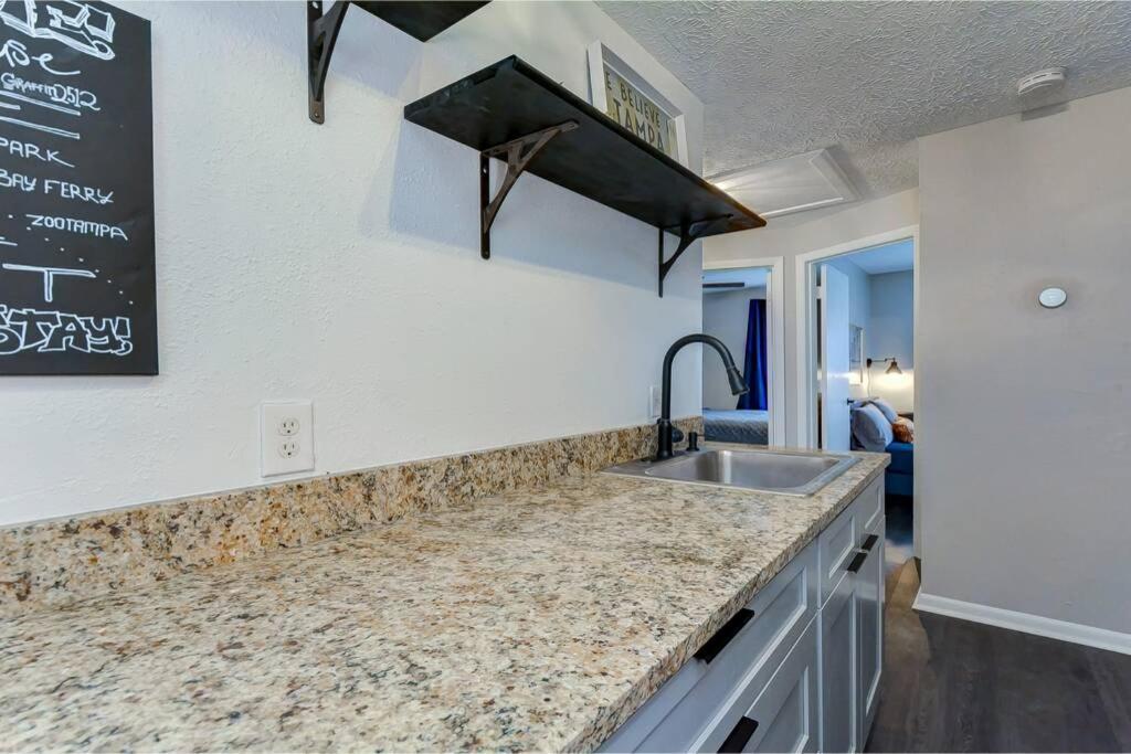 》Executive Apartment Near Armature Works-Room For Six, Full Kitchen《 Tampa Exterior foto